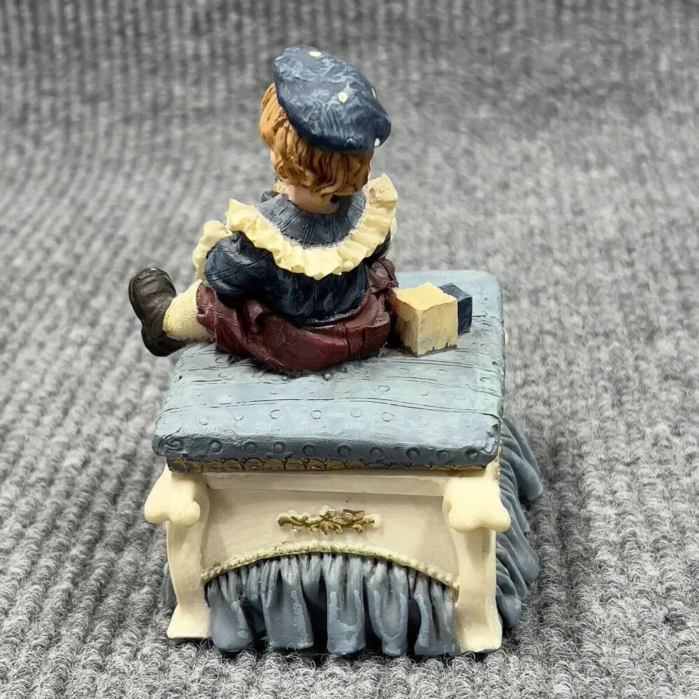 VTG Trinket Box‎ Holder Victorian Boy Bear Ball Room Decor Sitting Bed 5x4x3